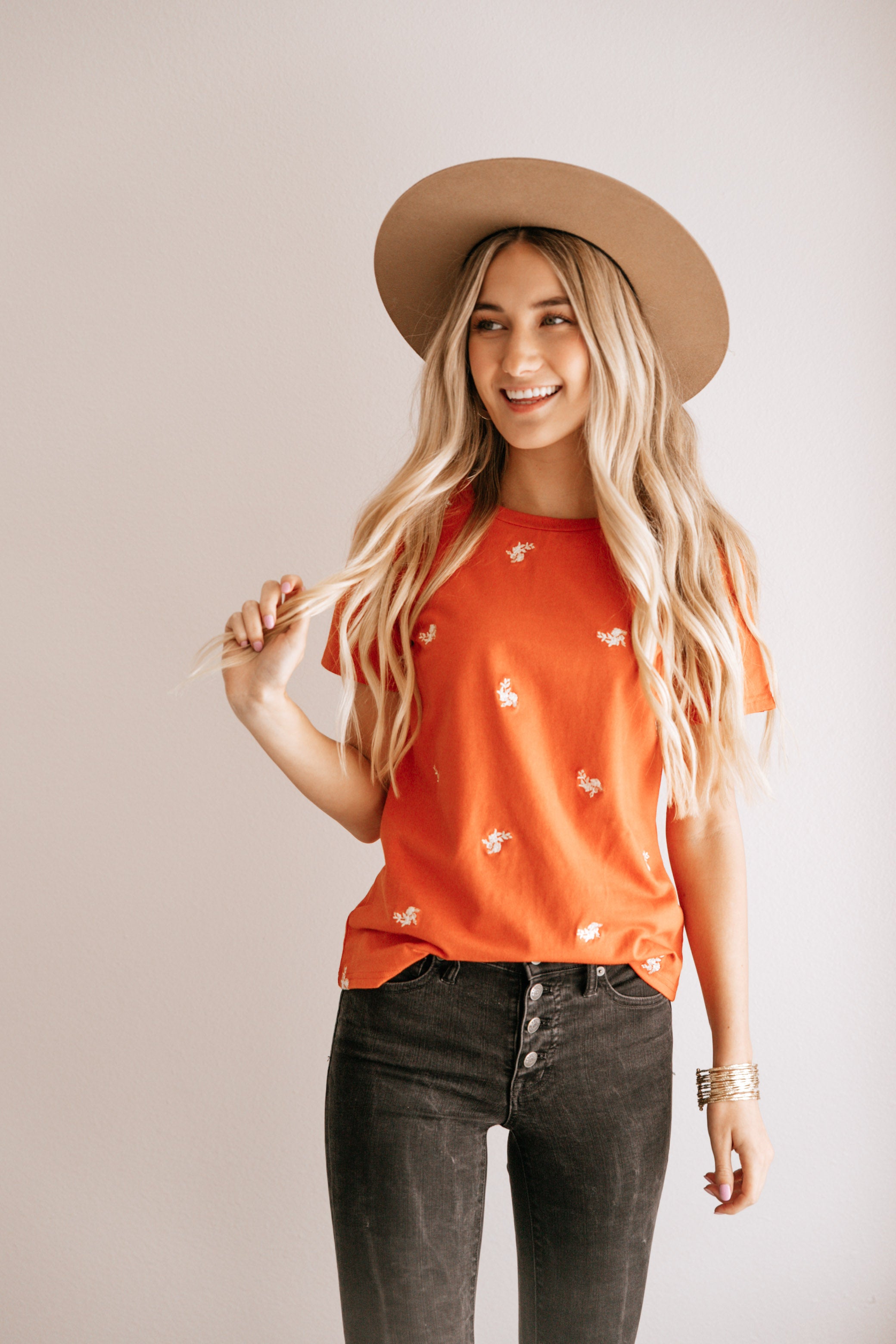 FLORAL EMBROIDERED TEE