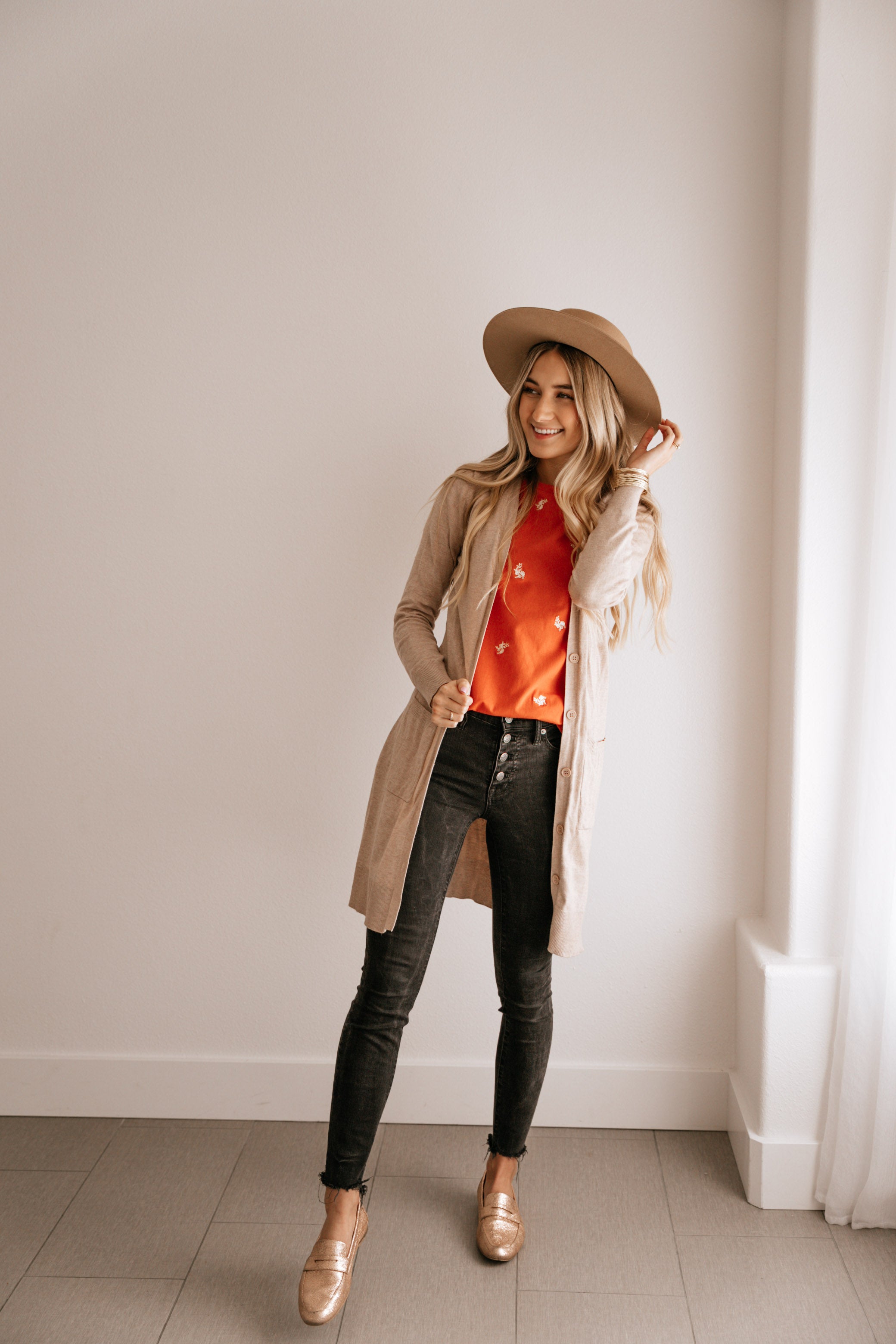 FLORAL EMBROIDERED TEE